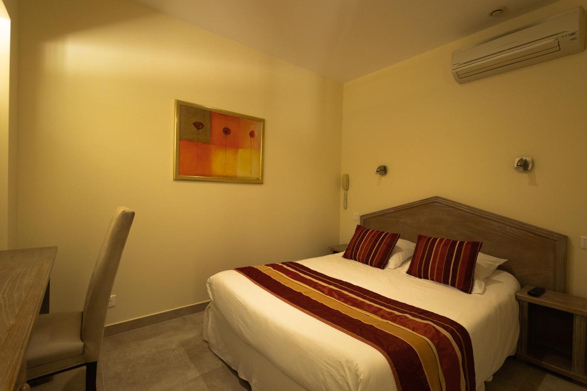 Hotel Mediterranee Le Lavandou Zewnętrze zdjęcie