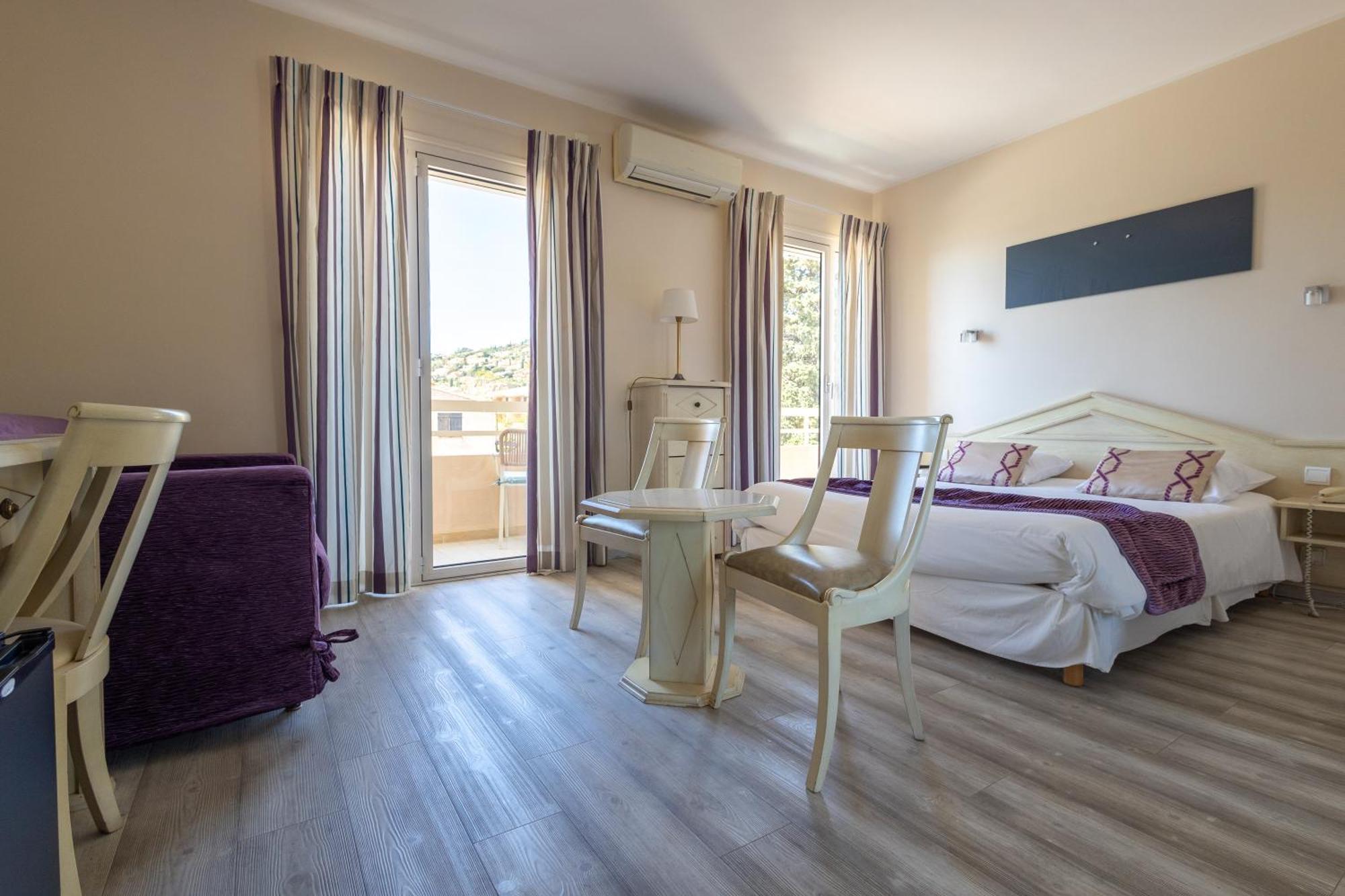 Hotel Mediterranee Le Lavandou Zewnętrze zdjęcie