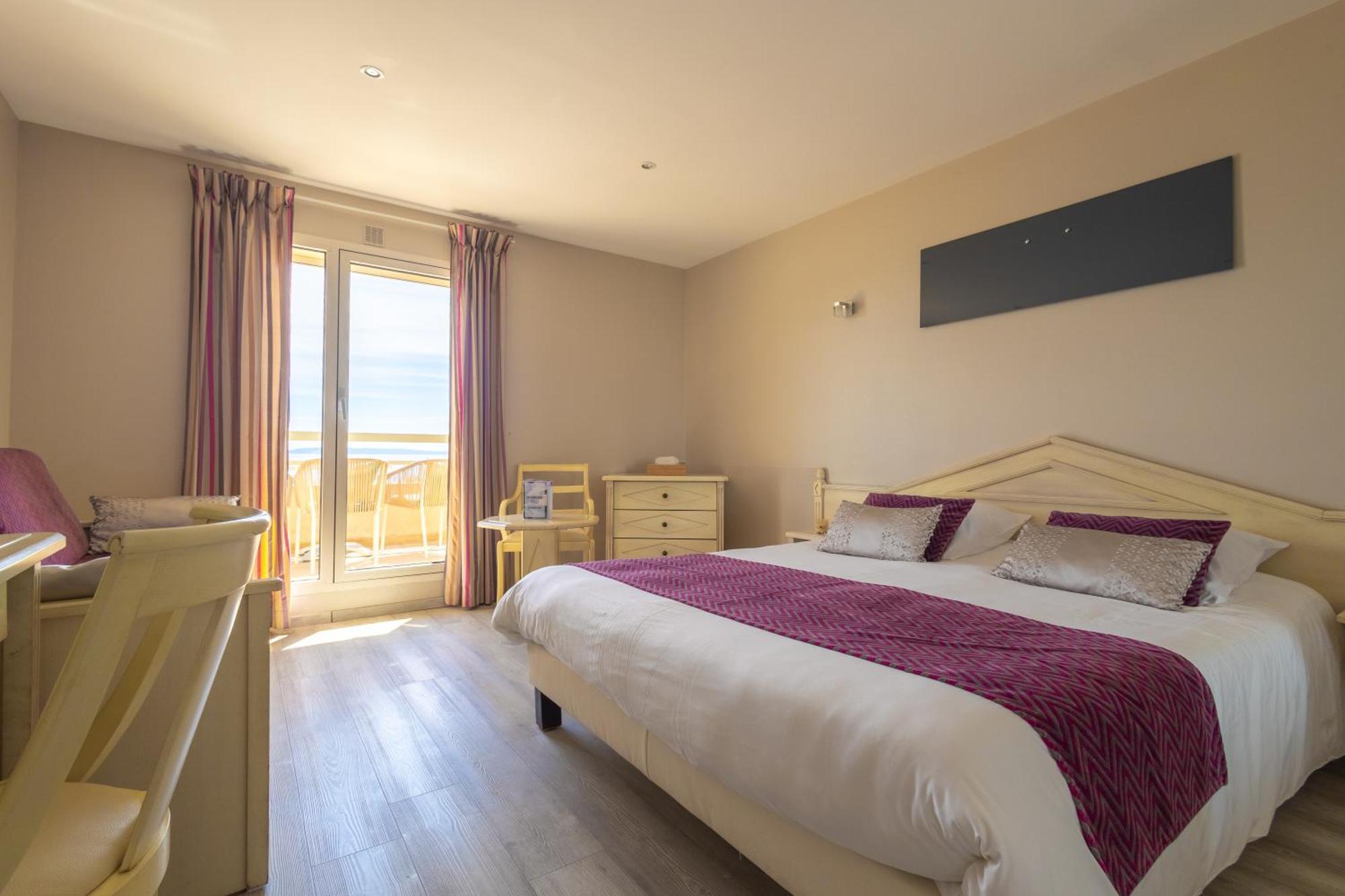 Hotel Mediterranee Le Lavandou Zewnętrze zdjęcie