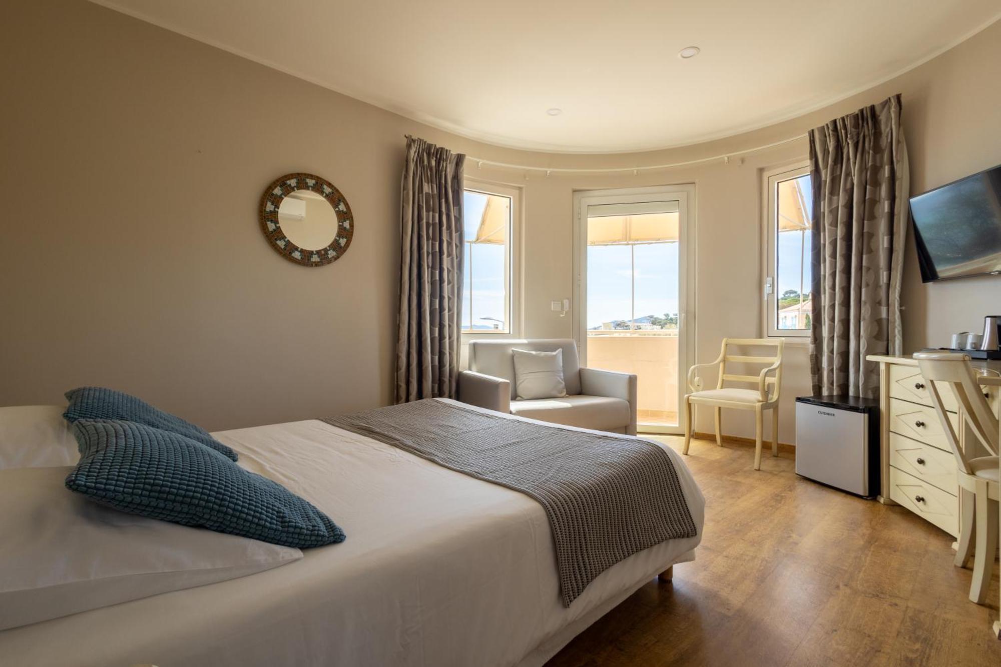 Hotel Mediterranee Le Lavandou Zewnętrze zdjęcie