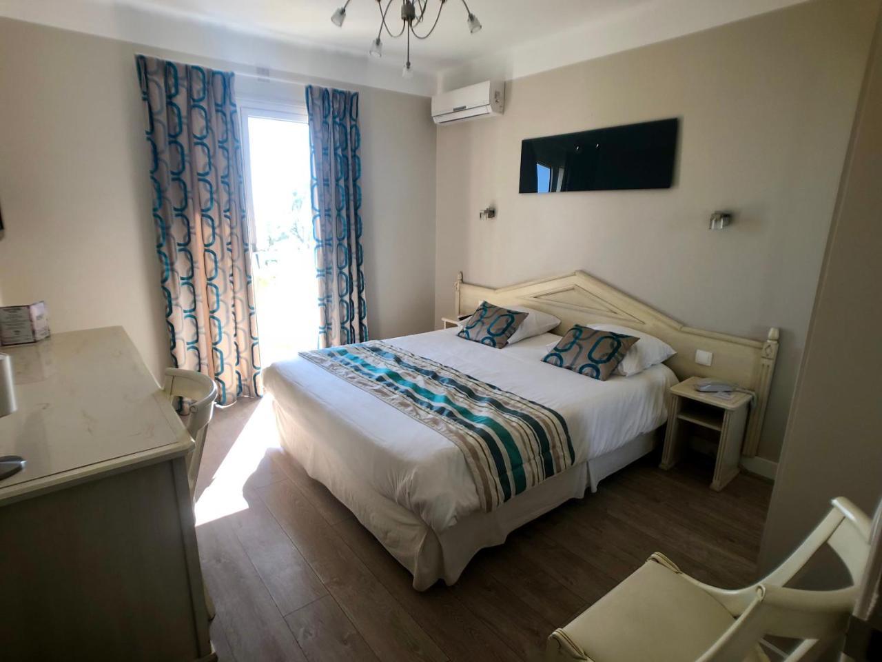 Hotel Mediterranee Le Lavandou Zewnętrze zdjęcie